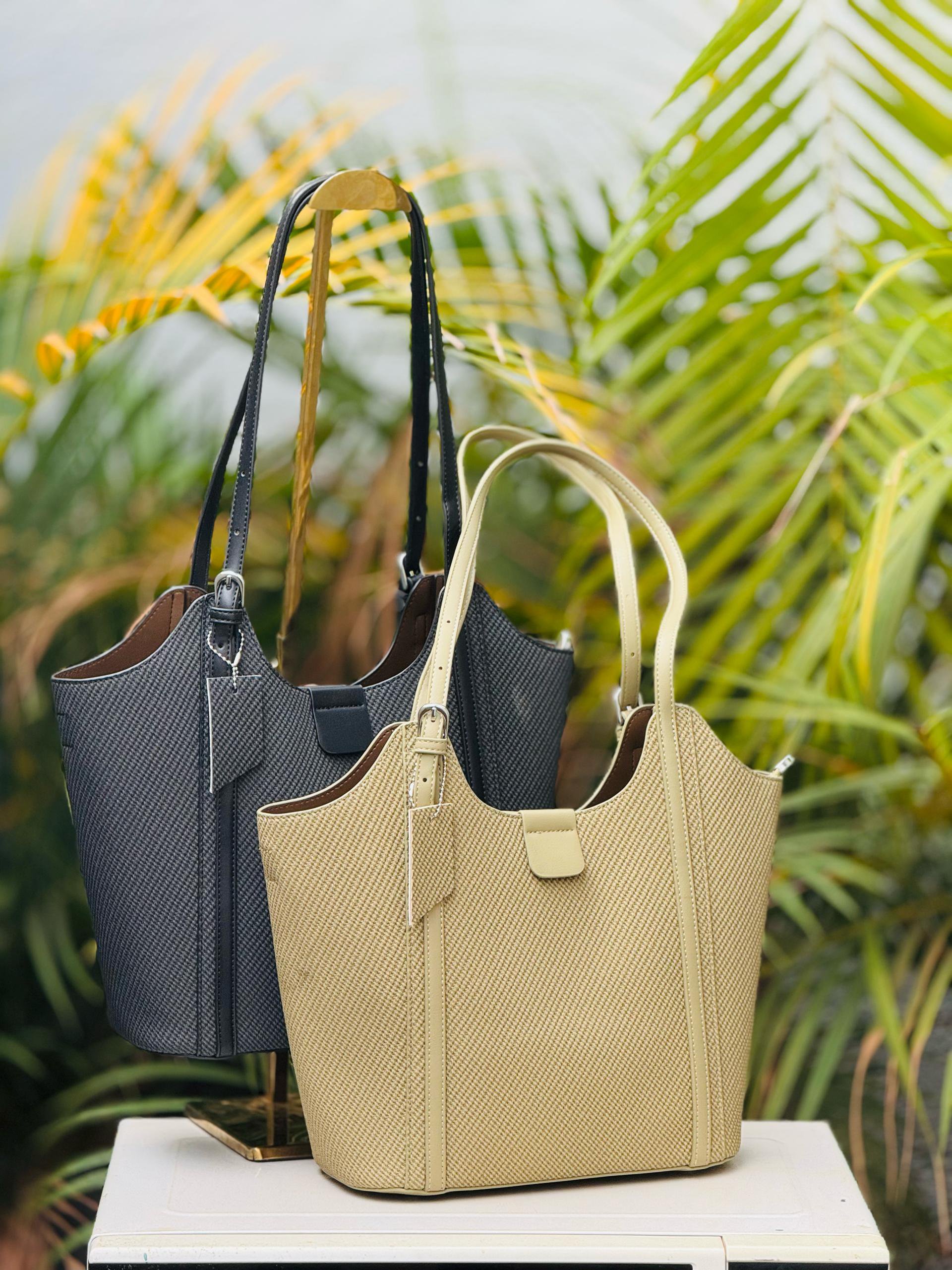 Large Raffia tote leather bag. - Image 3