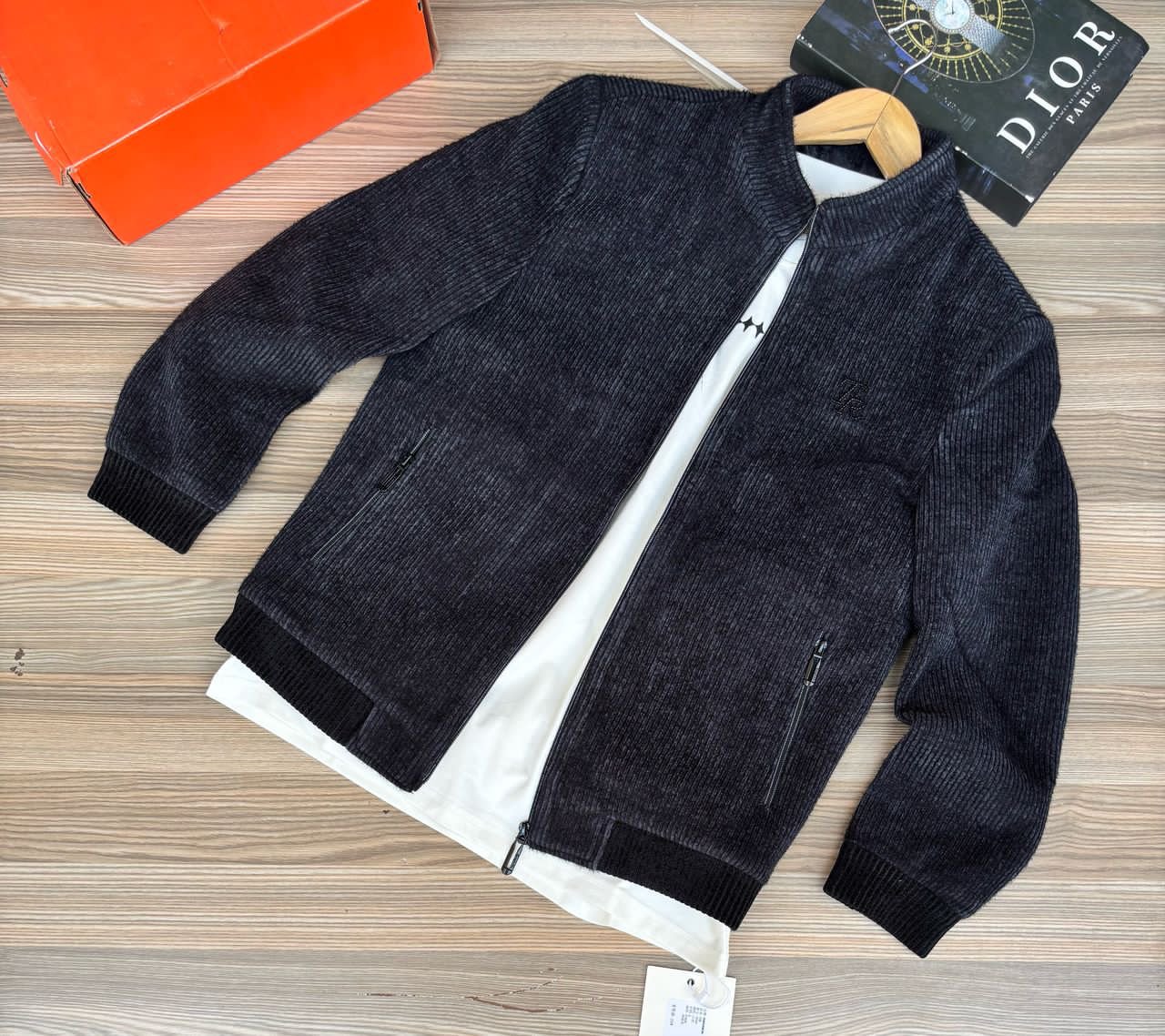 Men's slim fit jackets.