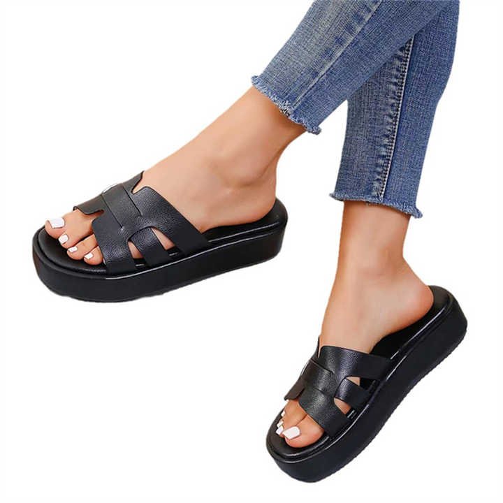 women's flip flops. - Image 2