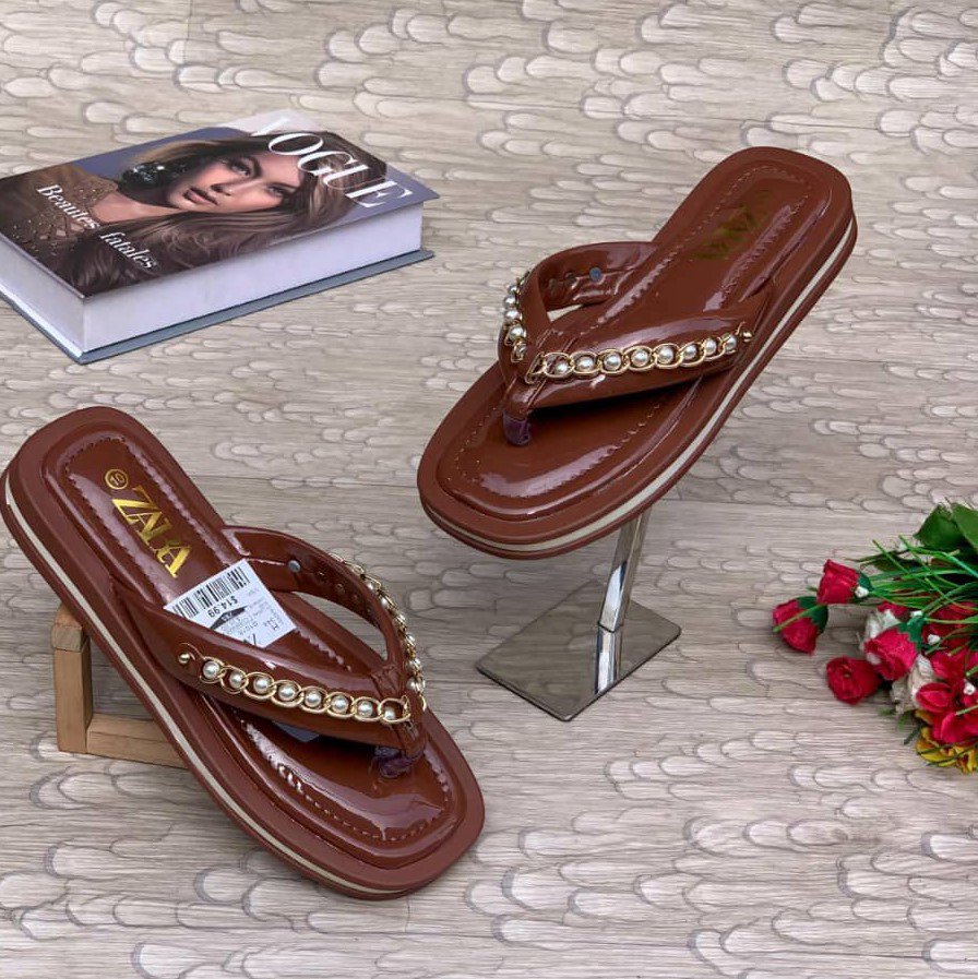 women's flip flops. - Image 3