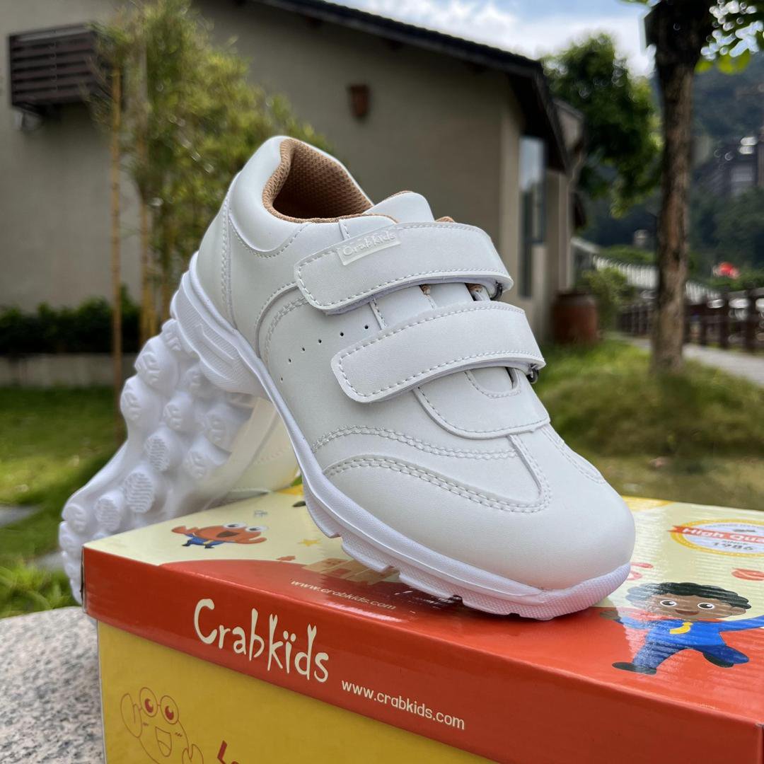 casual sneakers - Image 4