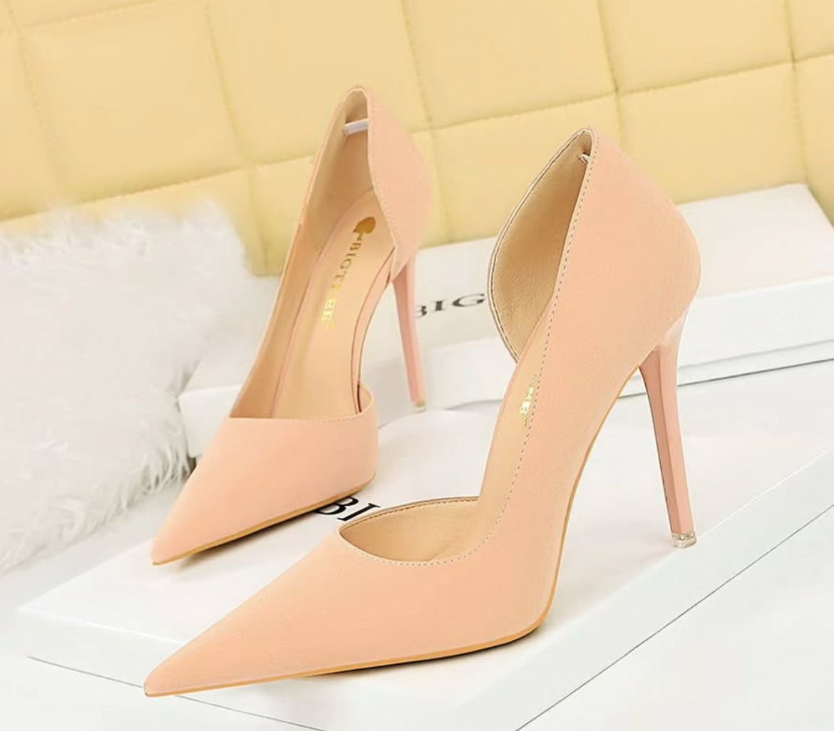 stiletto heel pumps. - Image 4