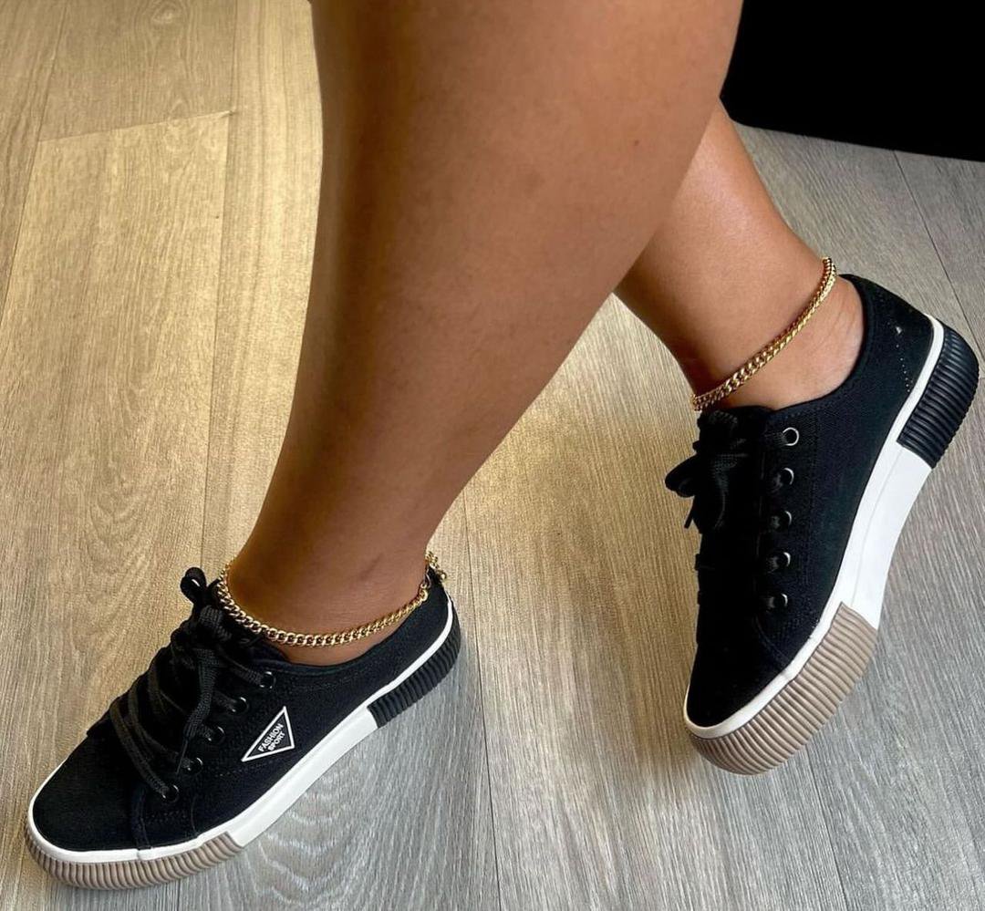 women's lace up sneakers