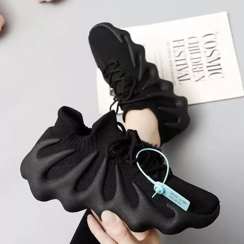 Yeezy sneakers - Image 3