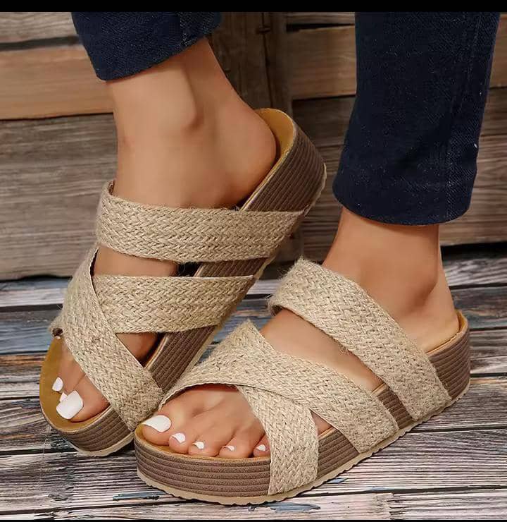 platform sandals. - Image 2
