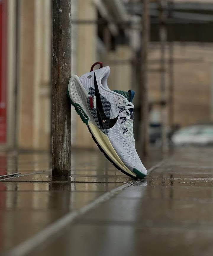 Nike sneakers. - Image 3